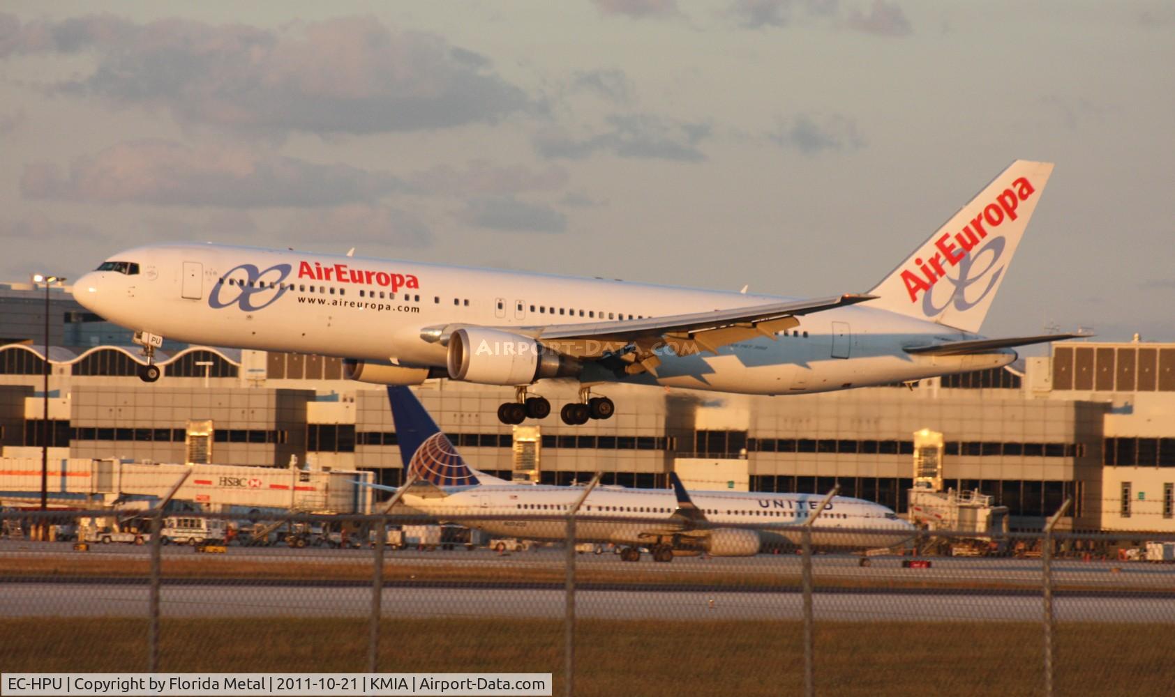 EC-HPU, 2001 Boeing 767-3Q8/ER C/N 30048, MIA spotting