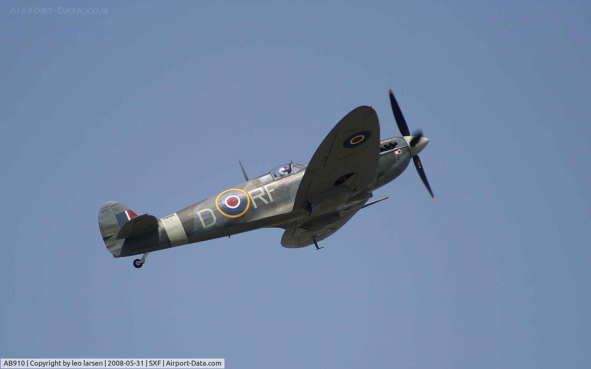 AB910, Supermarine 349 Spitfire LF.Vb C/N CBAF.1061, Berlin Air Show 31.5.2008