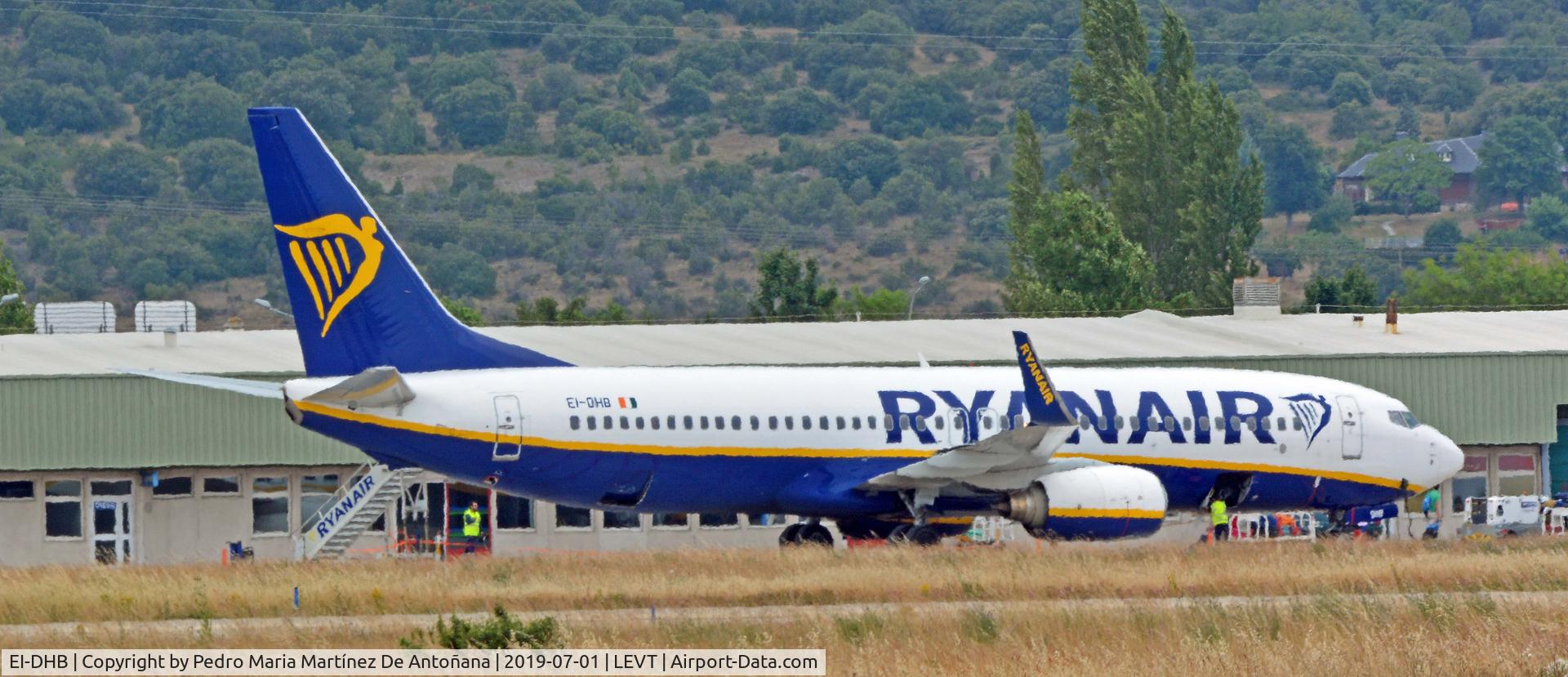 EI-DHB, 2005 Boeing 737-8AS C/N 33572, Aeropuerto de Foronda - Vitoria-Gasteiz - Euskadi - España
