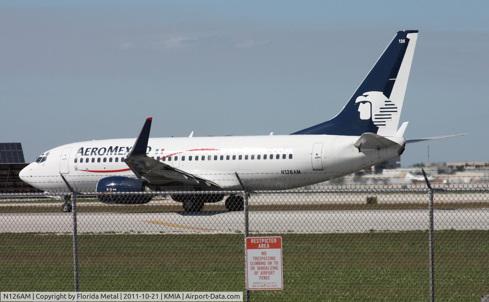 N126AM, 2001 Boeing 737-7BK C/N 30617, MIA spotting