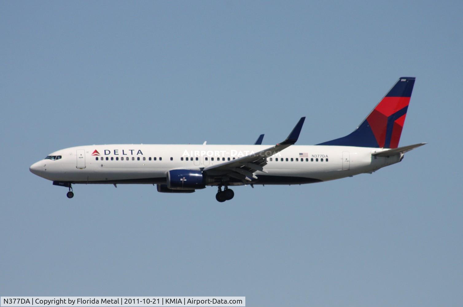 N377DA, 1999 Boeing 737-832 C/N 29625, MIA spotting