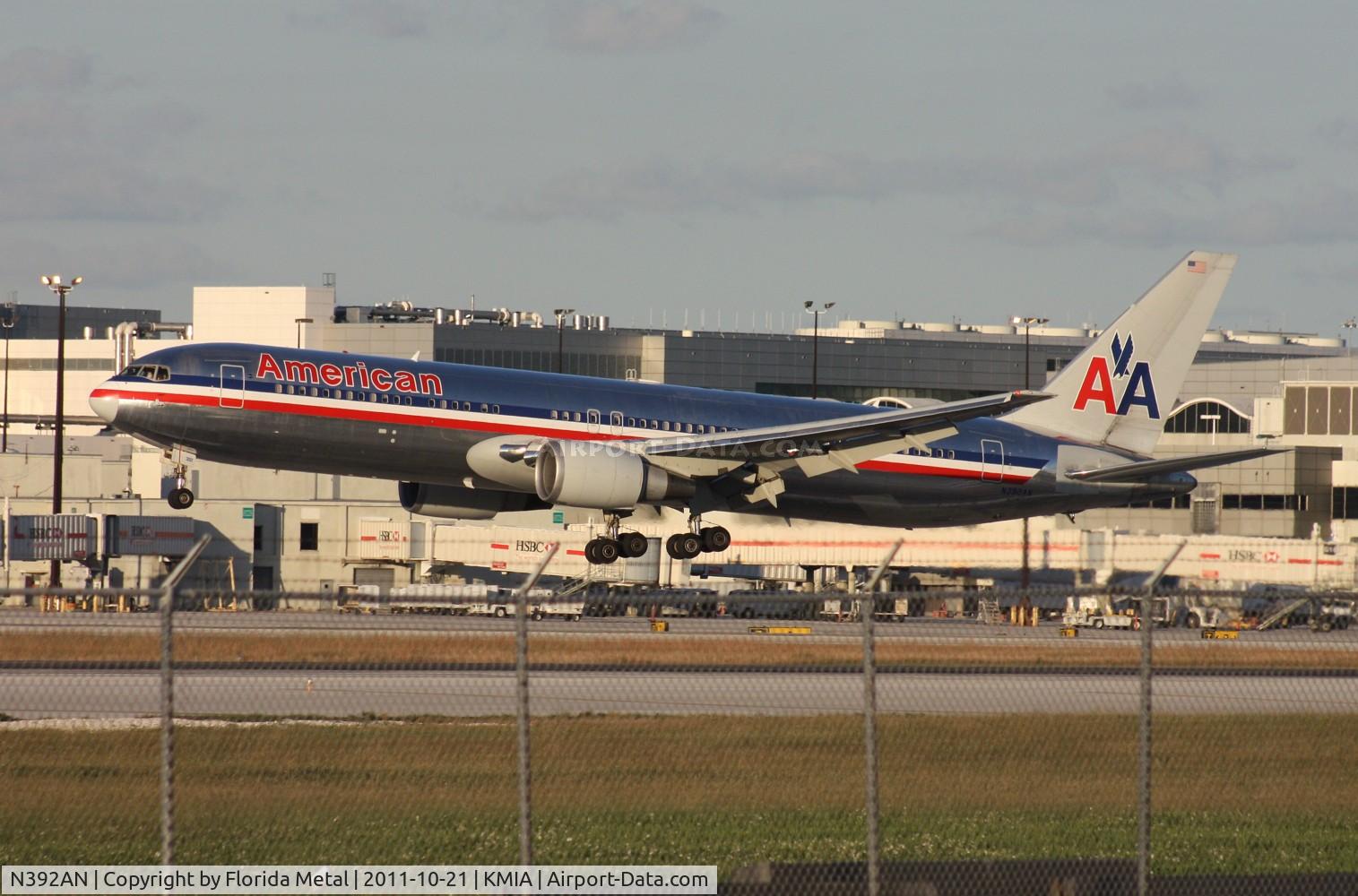 N392AN, 1998 Boeing 767-323 C/N 29429, MIA spotting