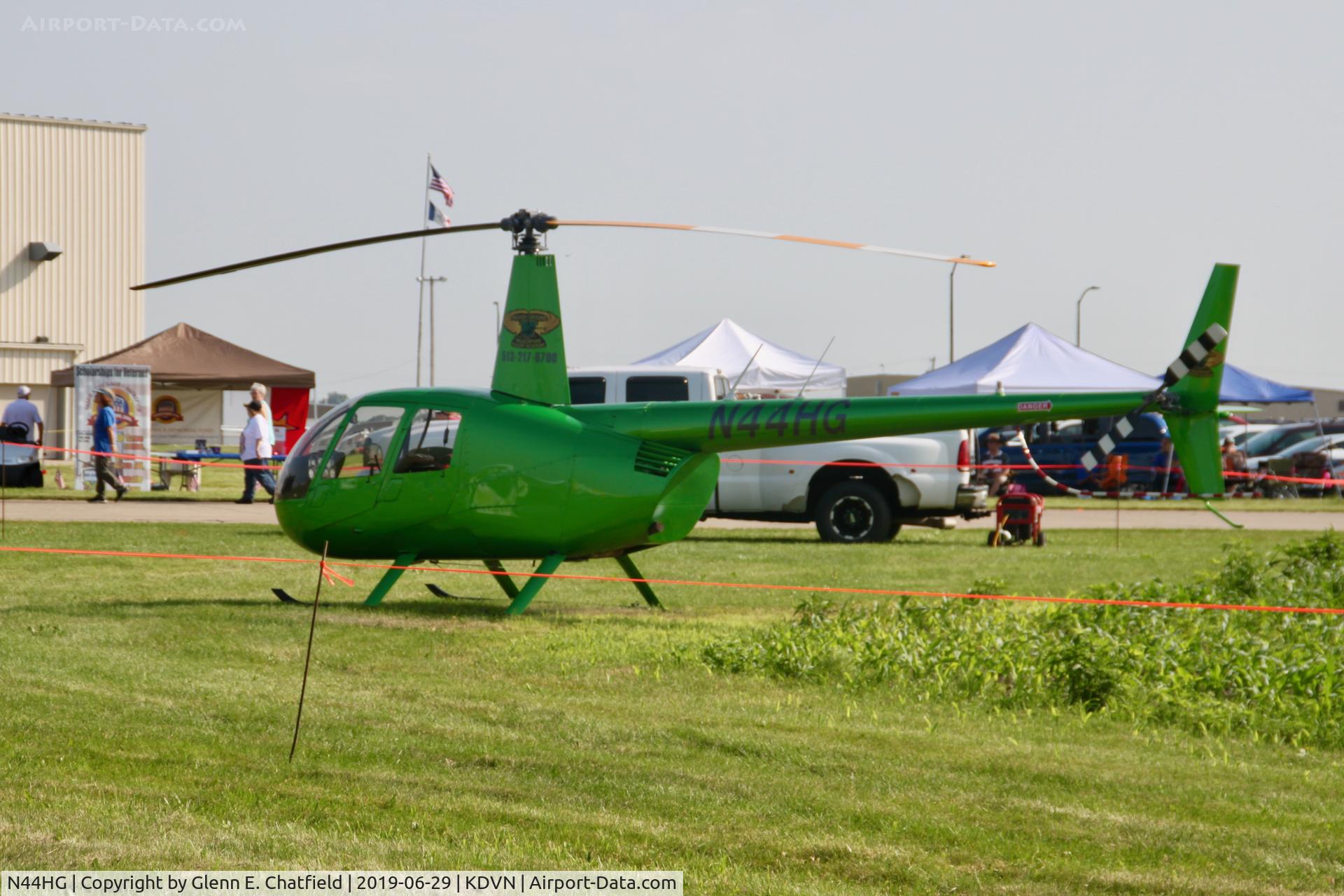 N44HG, 1995 Robinson R44 C/N 0214, At the Quad Cities Air Show, Davenport, IA