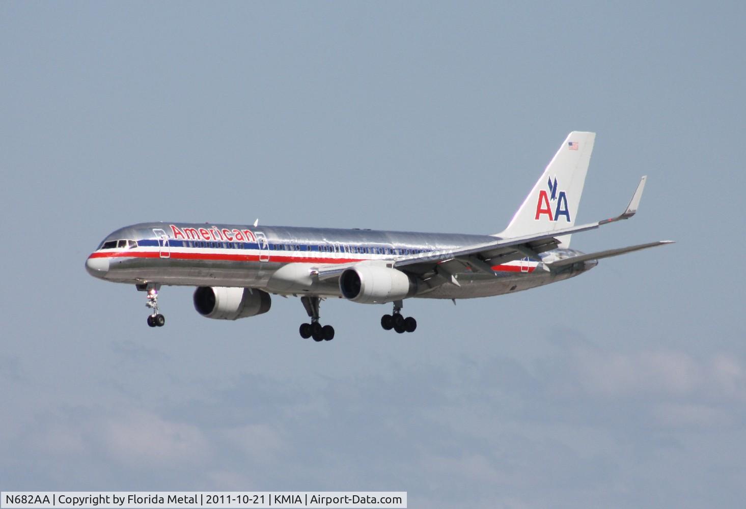 N682AA, 1992 Boeing 757-223 C/N 25339, MIA spotting