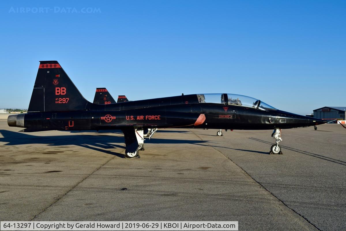 64-13297, 1964 Northrop T-38A Talon C/N N.5726, Early morning on the north GA ramp. 9th Reconnaissance Wing, Beale AFB, CA.