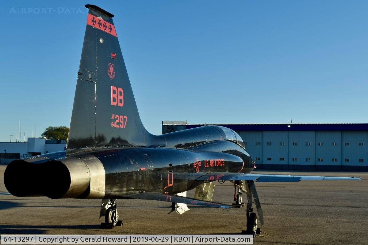 64-13297, 1964 Northrop T-38A Talon C/N N.5726, Early morning on the north GA ramp. 9th Reconnaissance Wing, Beale AFB, CA.