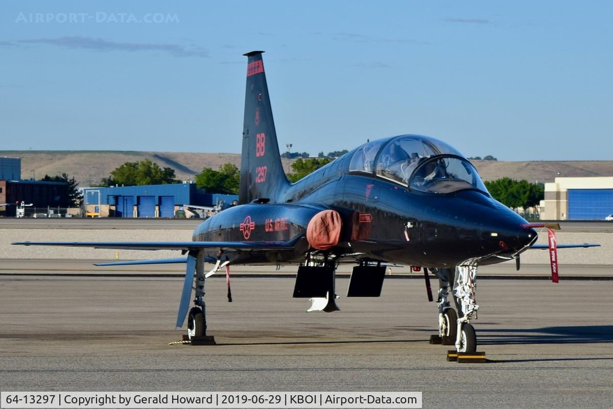 64-13297, 1964 Northrop T-38A Talon C/N N.5726, Early morning on the north GA ramp. 9th Reconnaissance Wing, Beale AFB, CA.