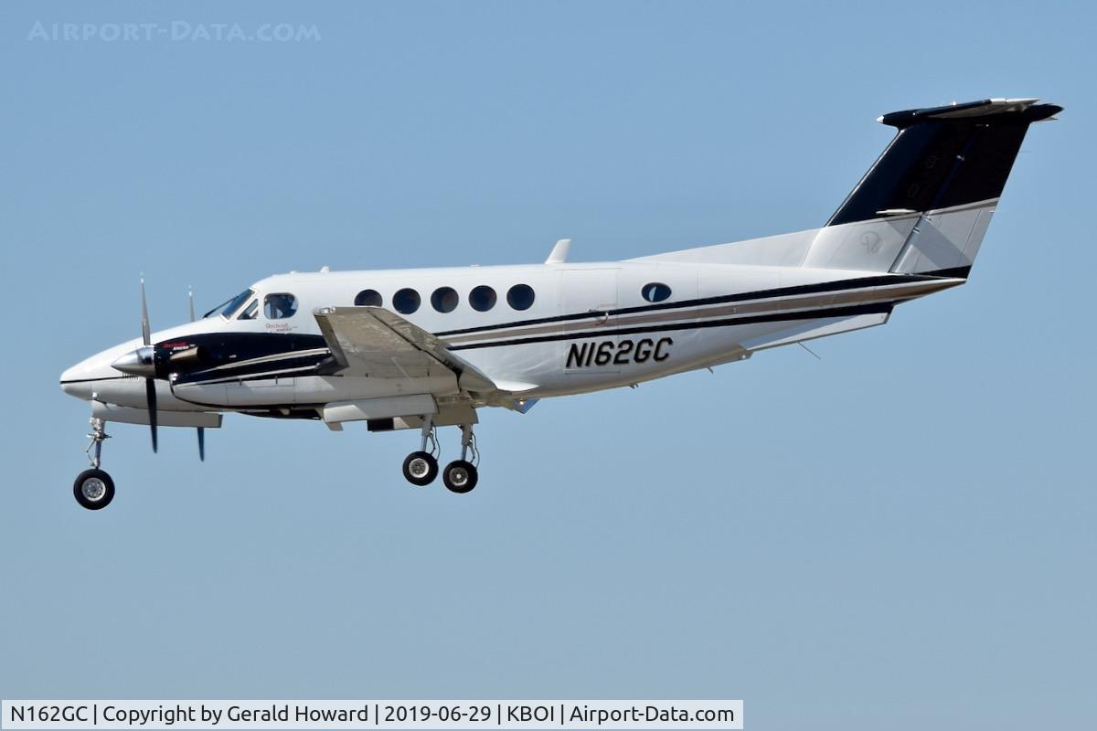 N162GC, 1985 Beech B200 King Air C/N BB-1238, Landing RWY 10R.