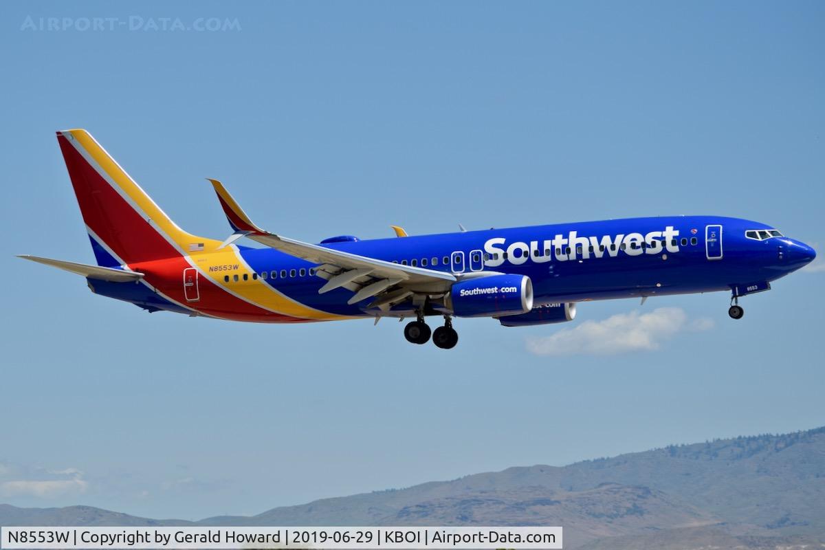 N8553W, 2017 Boeing 737-8H4 C/N 63601, On final for RWY 10R.