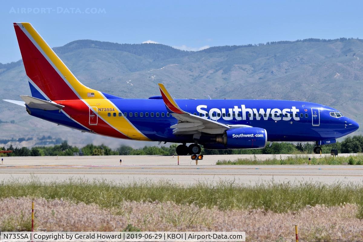 N735SA, 1999 Boeing 737-7H4 C/N 27867, Starting take off roll on RWY 10R.