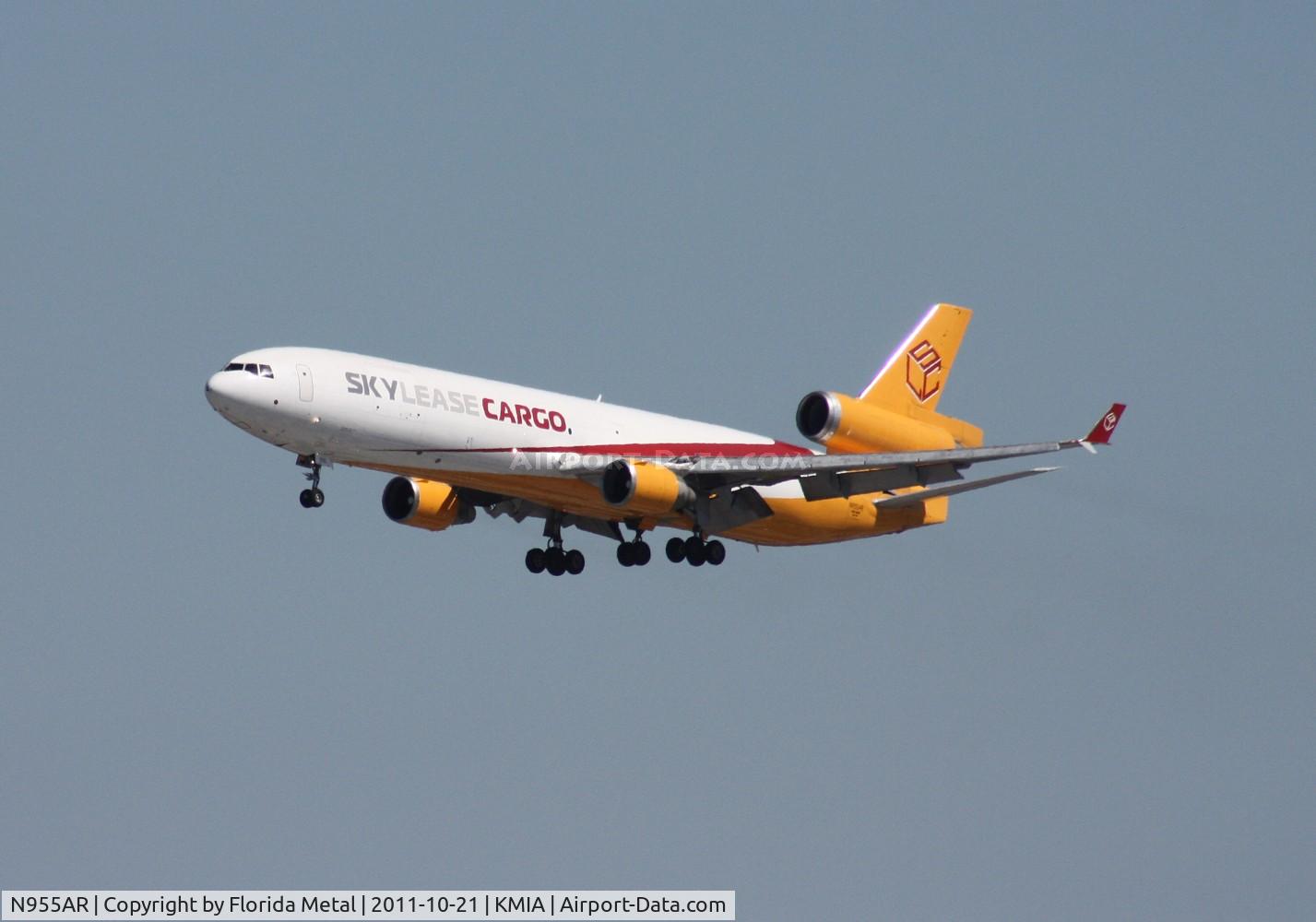 N955AR, 1992 McDonnell Douglas MD-11F C/N 48496, MIA spotting