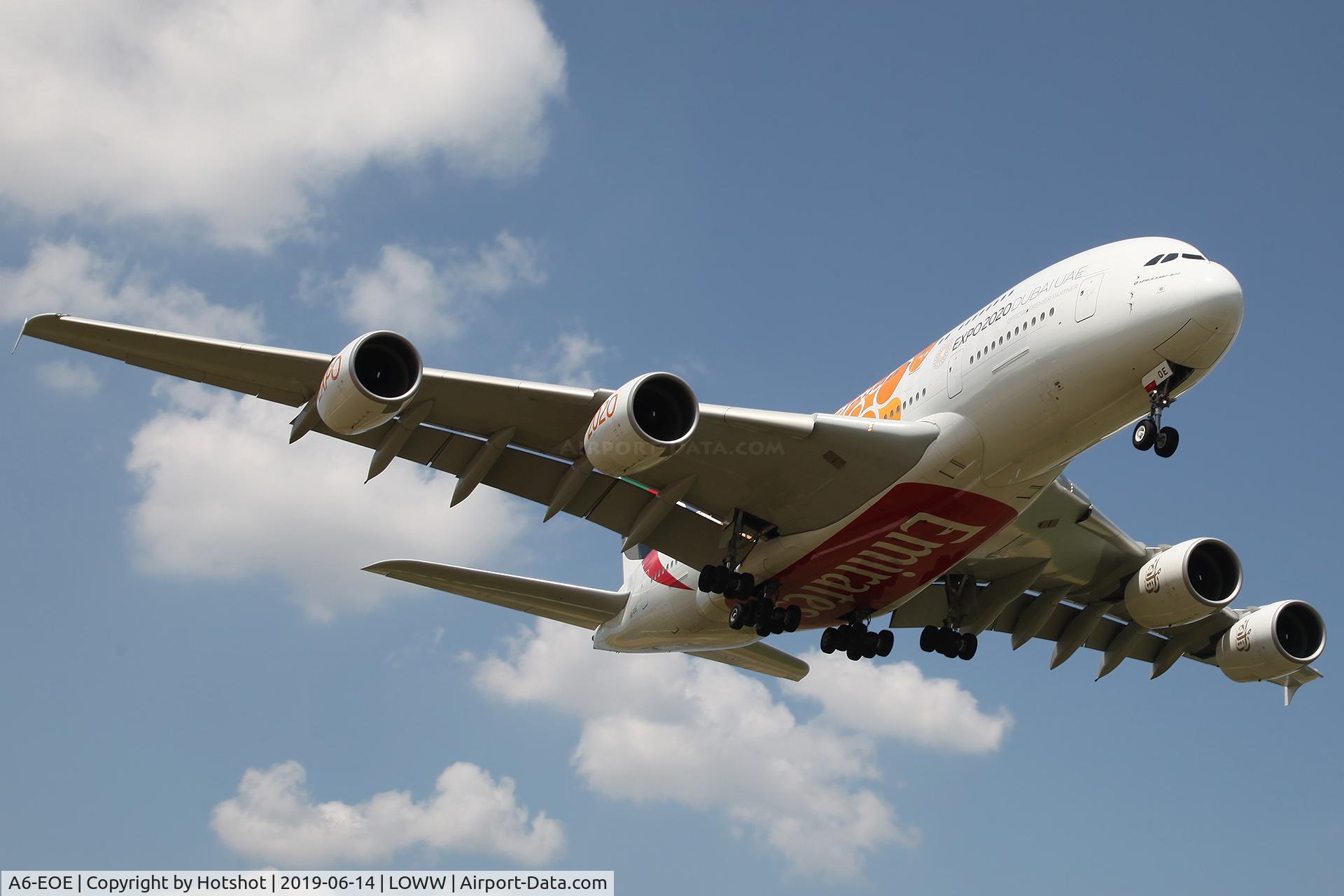 A6-EOE, 2014 Airbus A380-861 C/N 169, Overhead on final runway 11