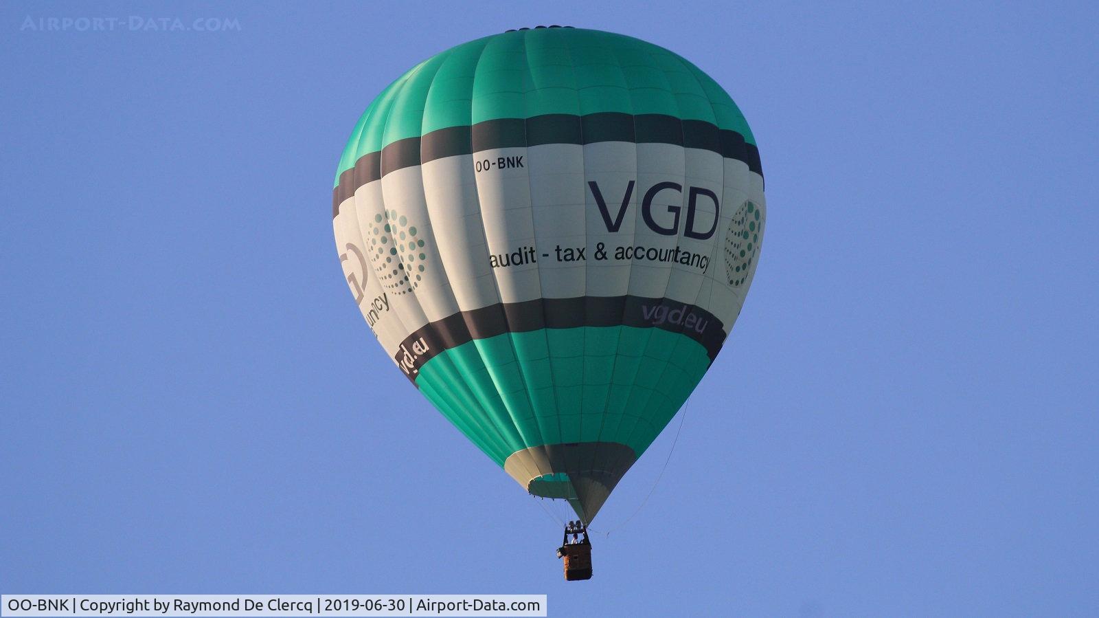 OO-BNK, 2015 Cameron Balloons Z-160 C/N 11892, Evening flight passing through Gent-Oostakker.