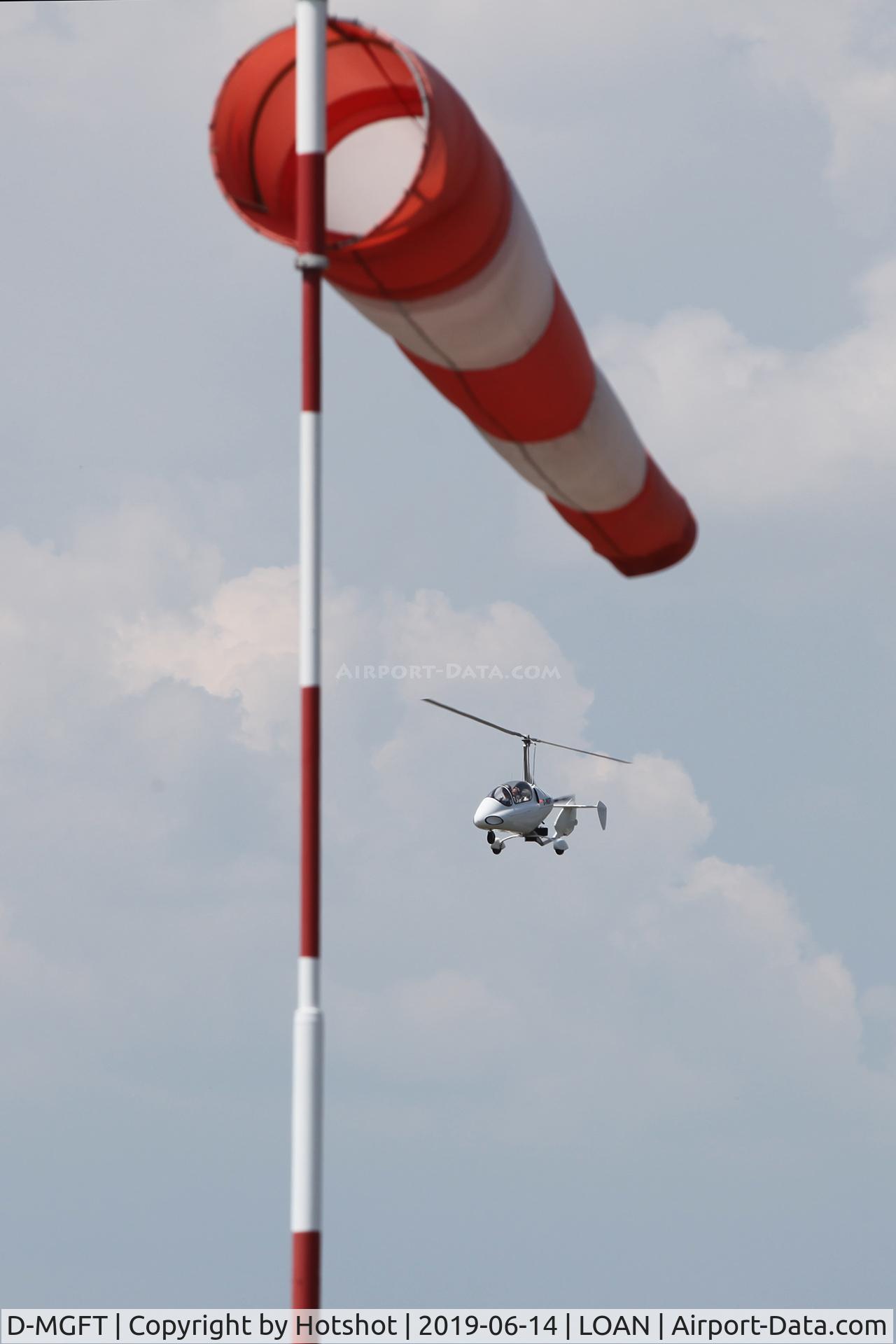 D-MGFT, Trixy Aviation G4-2R C/N 0036, Framed by the windsock