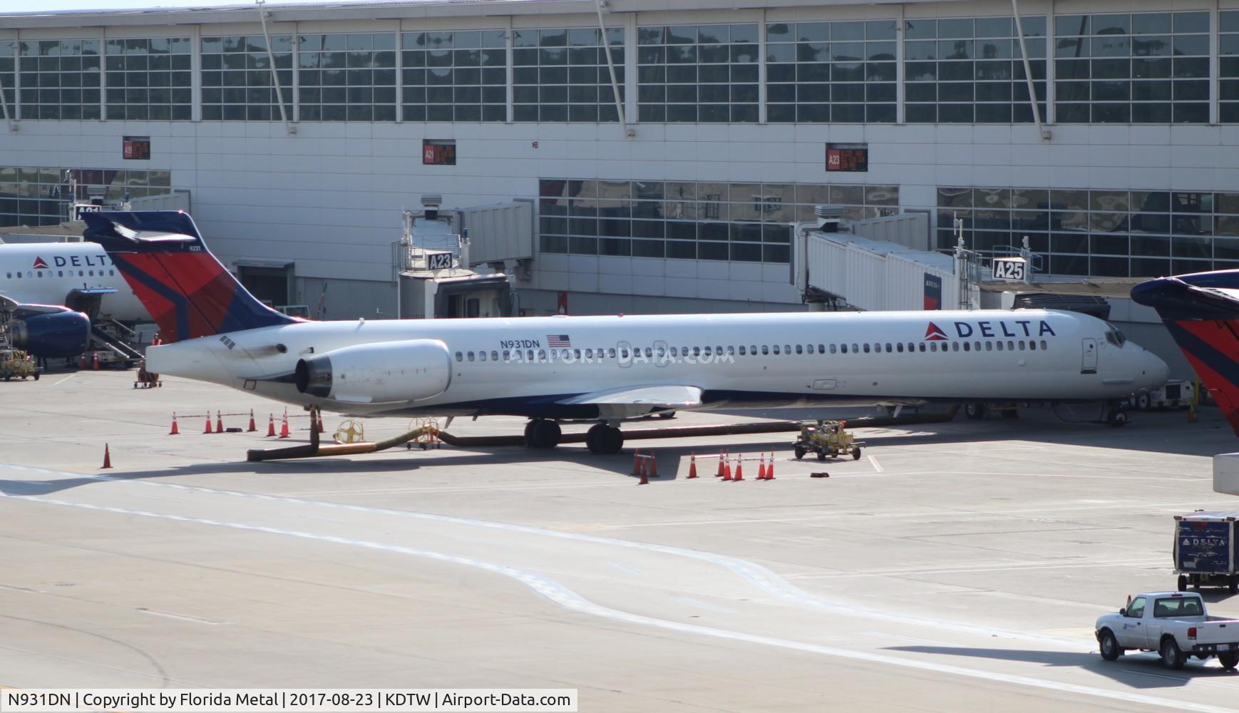N931DN, 1997 McDonnell Douglas MD-90-30 C/N 53544, DTW spotting