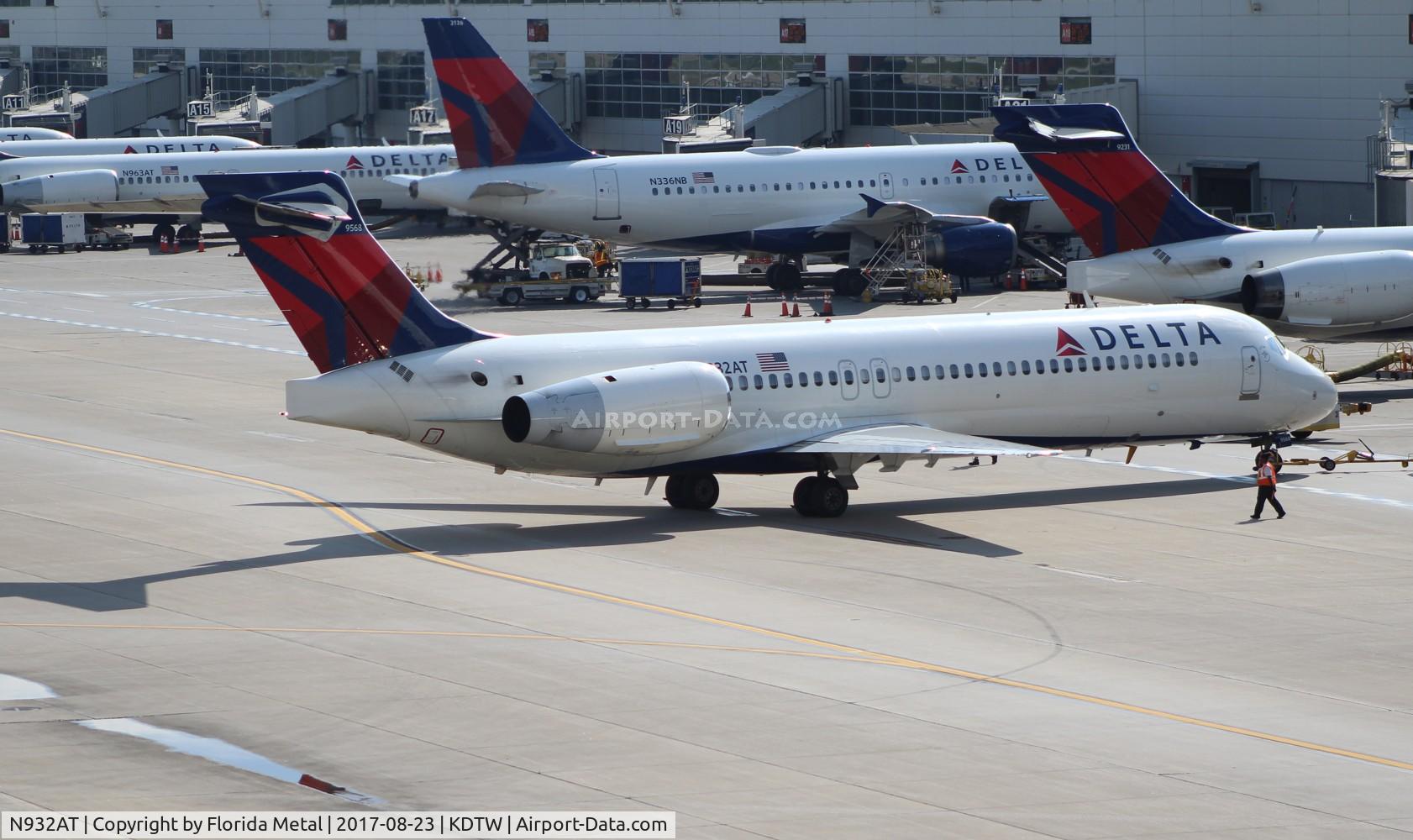 N932AT, 2000 Boeing 717-200 C/N 55073, DTW spotting