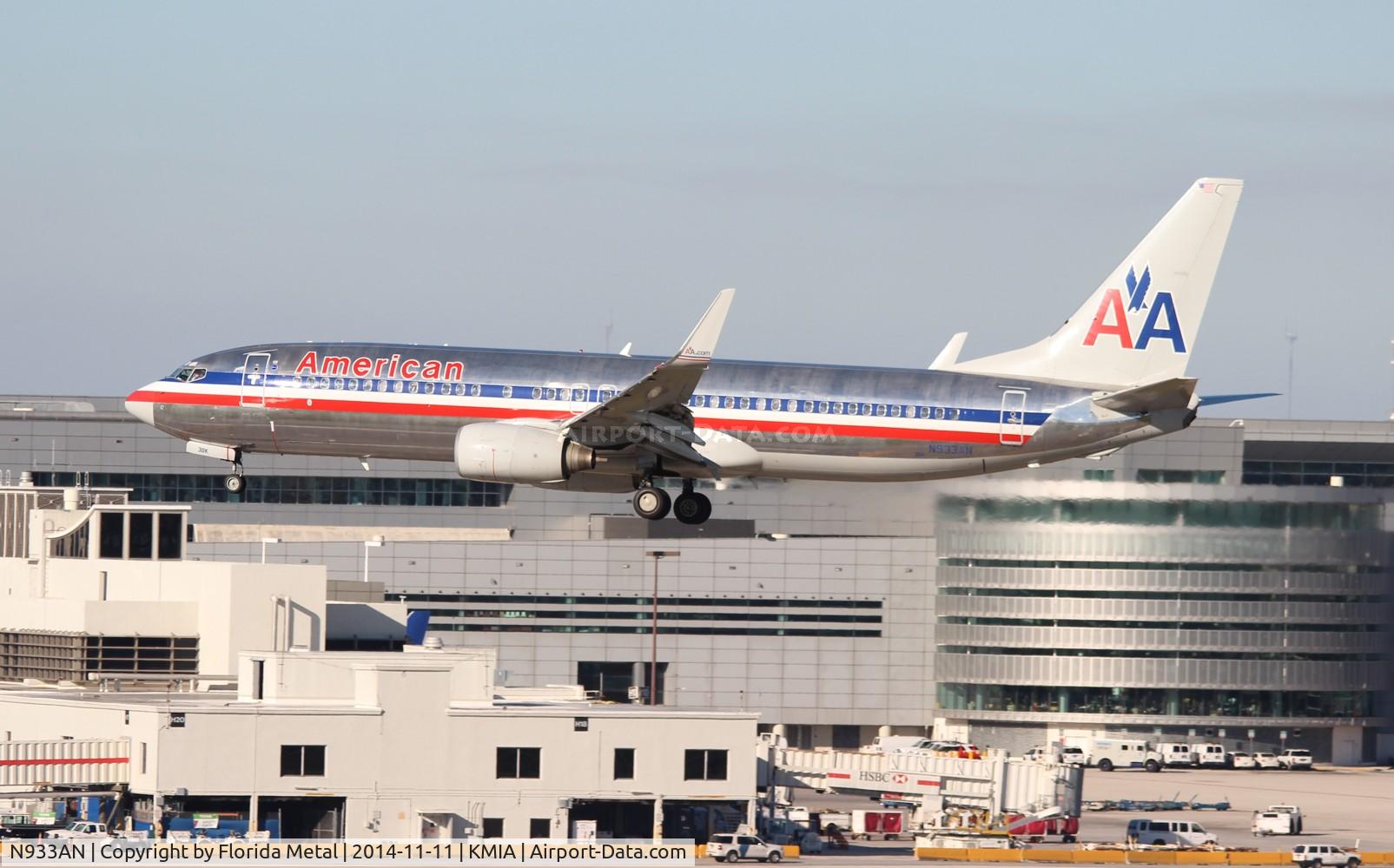 N933AN, 2000 Boeing 737-823 C/N 30080, MIA spotting