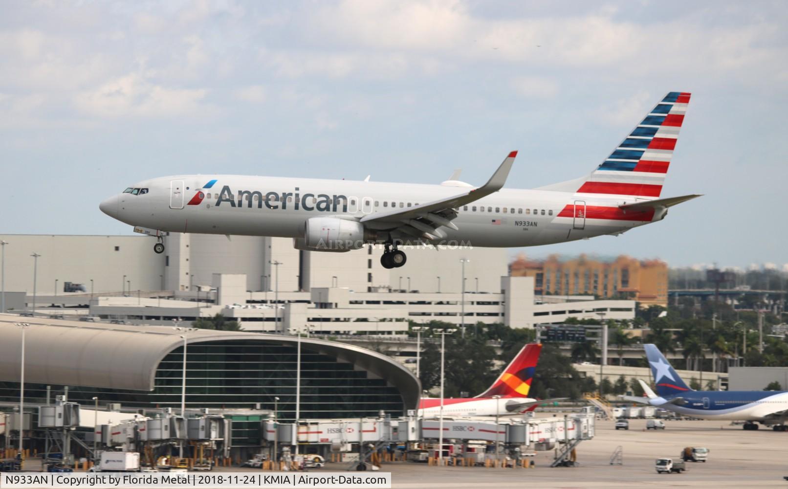 N933AN, 2000 Boeing 737-823 C/N 30080, MIA spotting