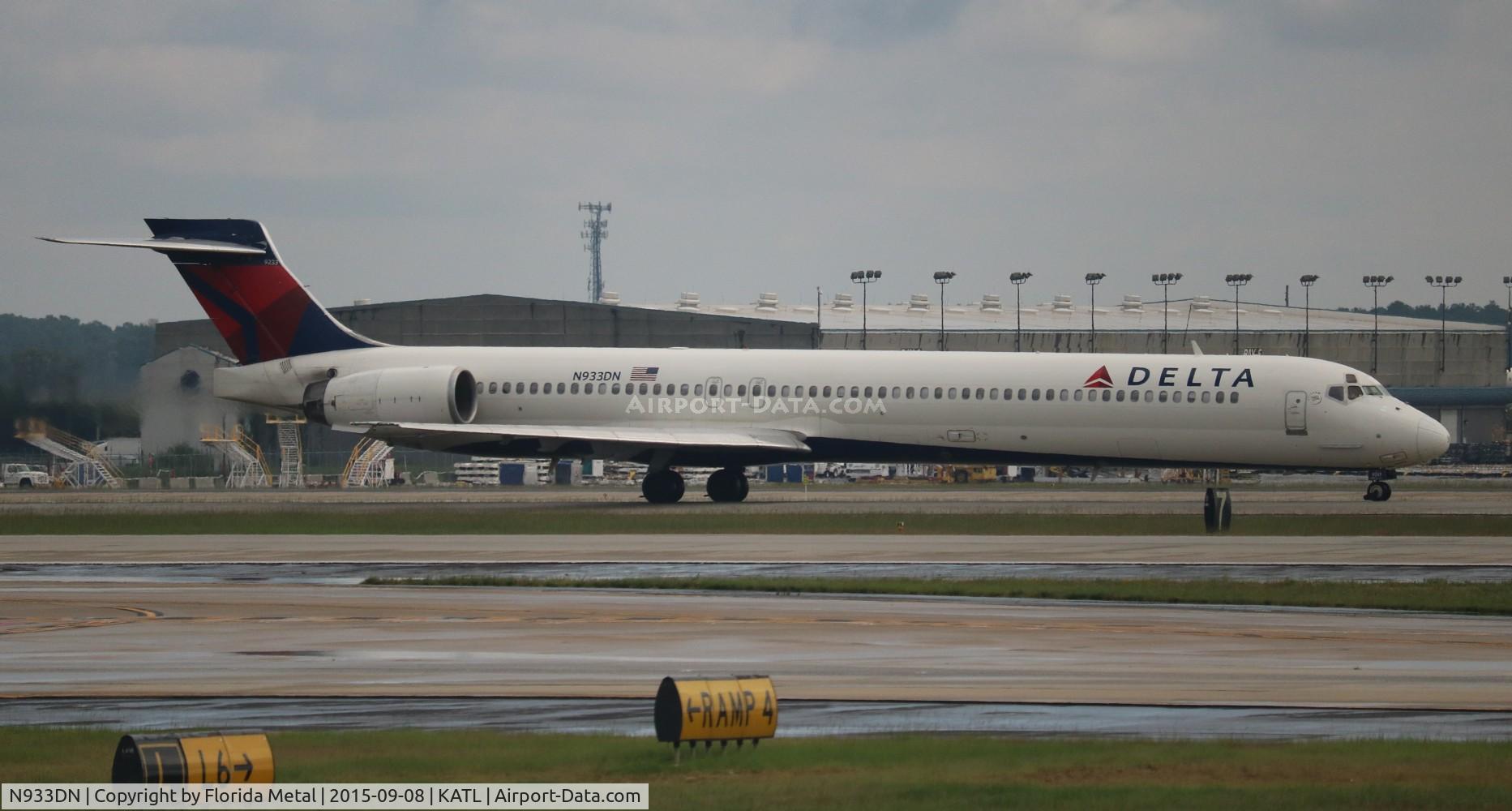 N933DN, 1997 McDonnell Douglas MD-90-30 C/N 53543, ATL spotting
