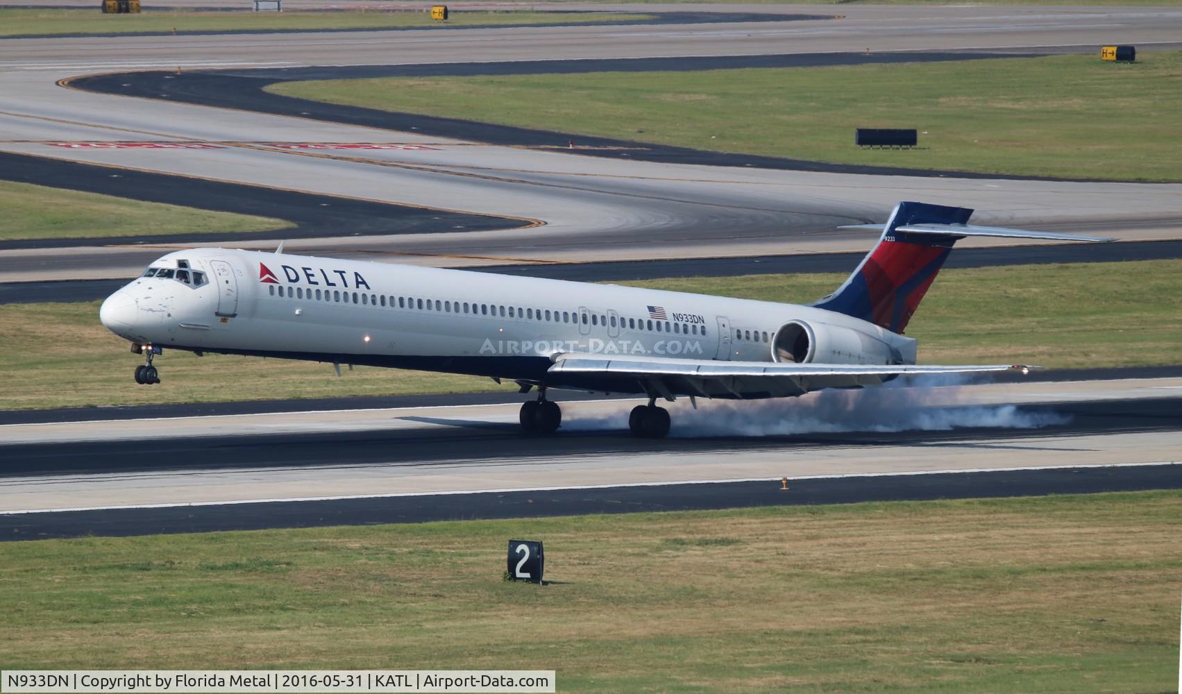 N933DN, 1997 McDonnell Douglas MD-90-30 C/N 53543, ATL spotting