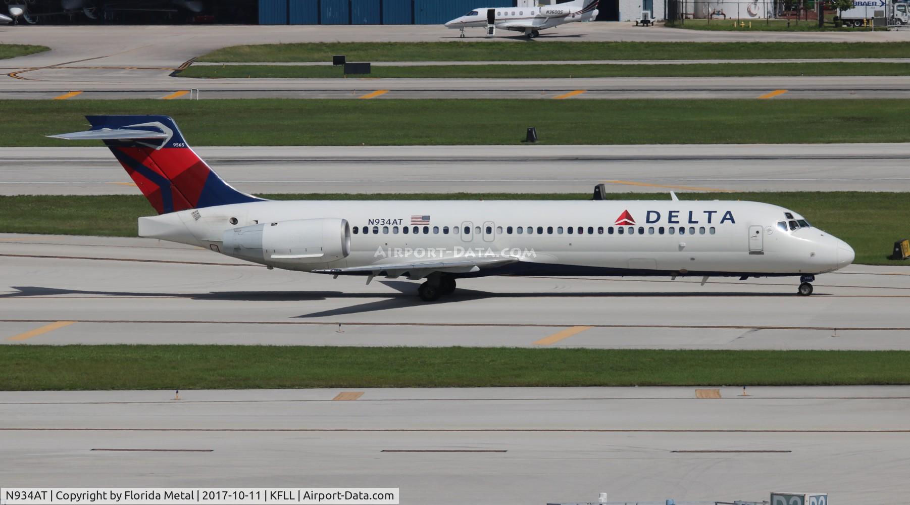 N934AT, 2000 Boeing 717-200 C/N 55070, FLL spotting