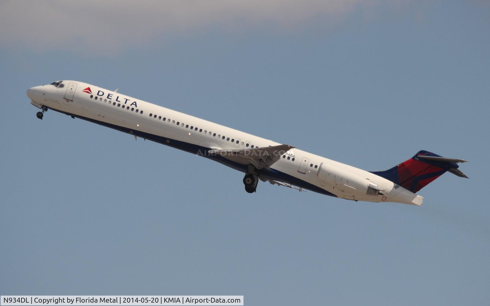 N934DL, 1989 McDonnell Douglas MD-88 C/N 49721, MIA spotting