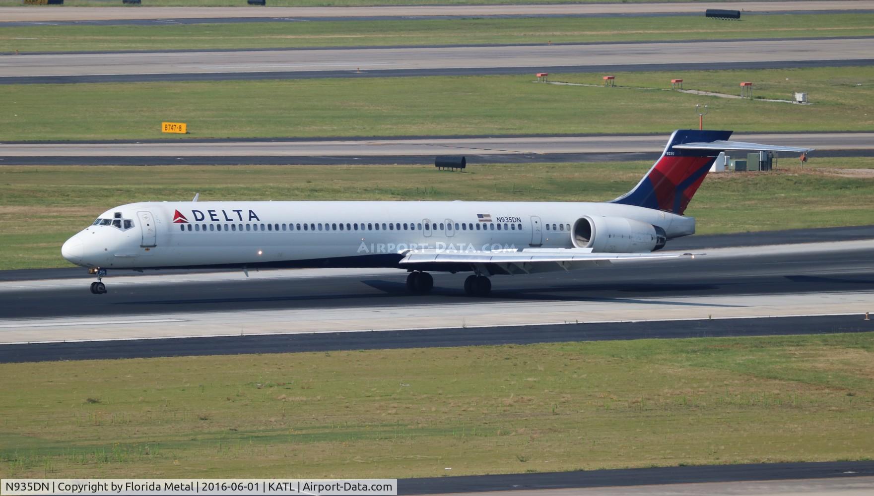 N935DN, 1996 McDonnell Douglas MD-90-30 C/N 53460, ATL spotting