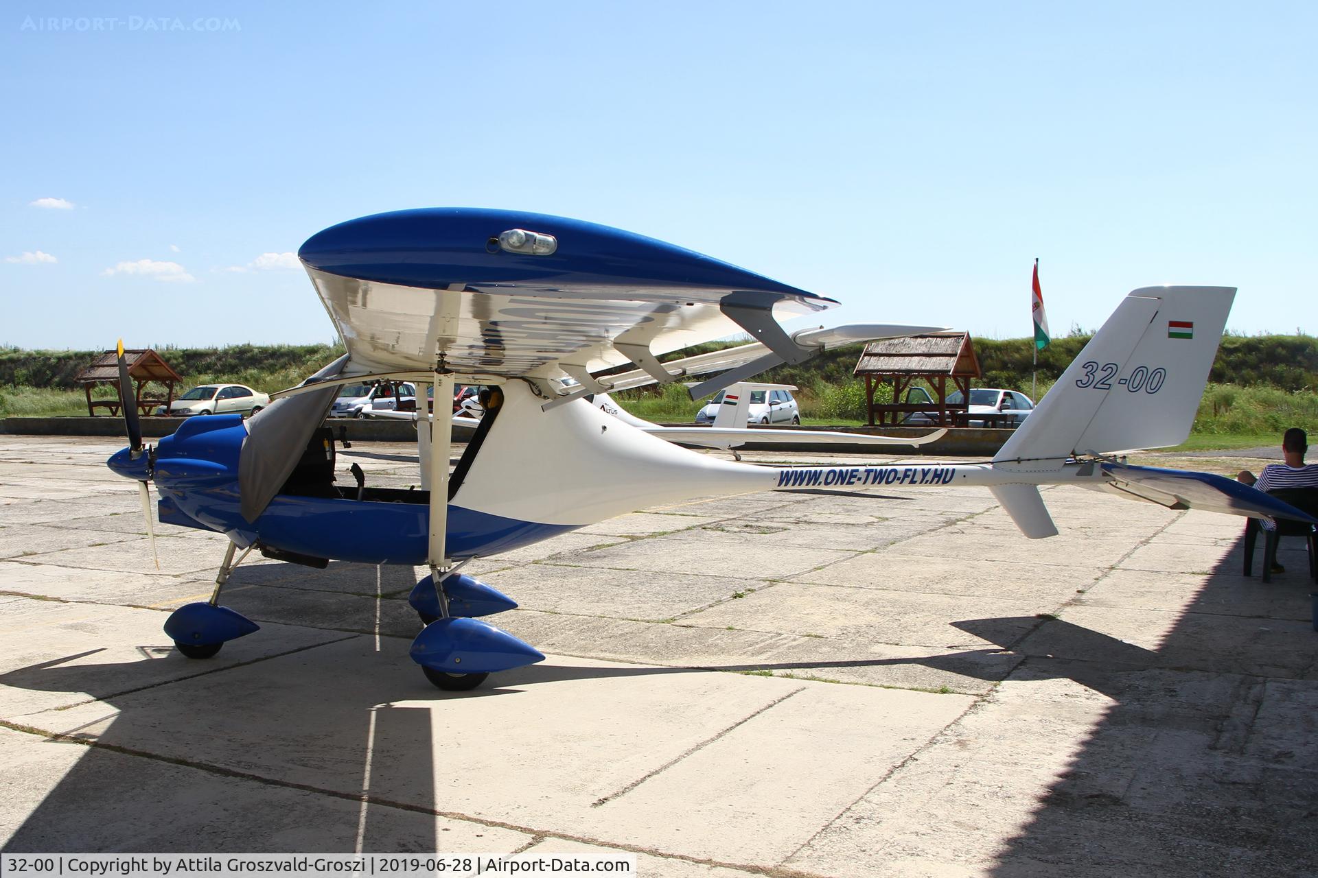 32-00, Fly Synthesis Storch C/N 89, Balatonfökajár Airfield, Hungary