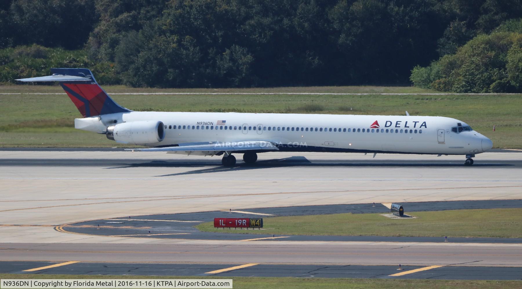 N936DN, 1996 McDonnell Douglas MD-90-30 C/N 53461, TPA spotting