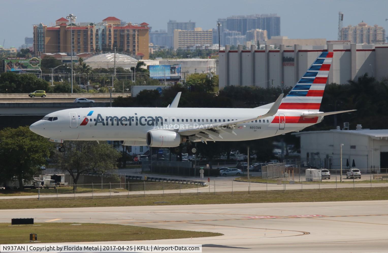 N937AN, 2000 Boeing 737-823 C/N 30082, FLL spotting