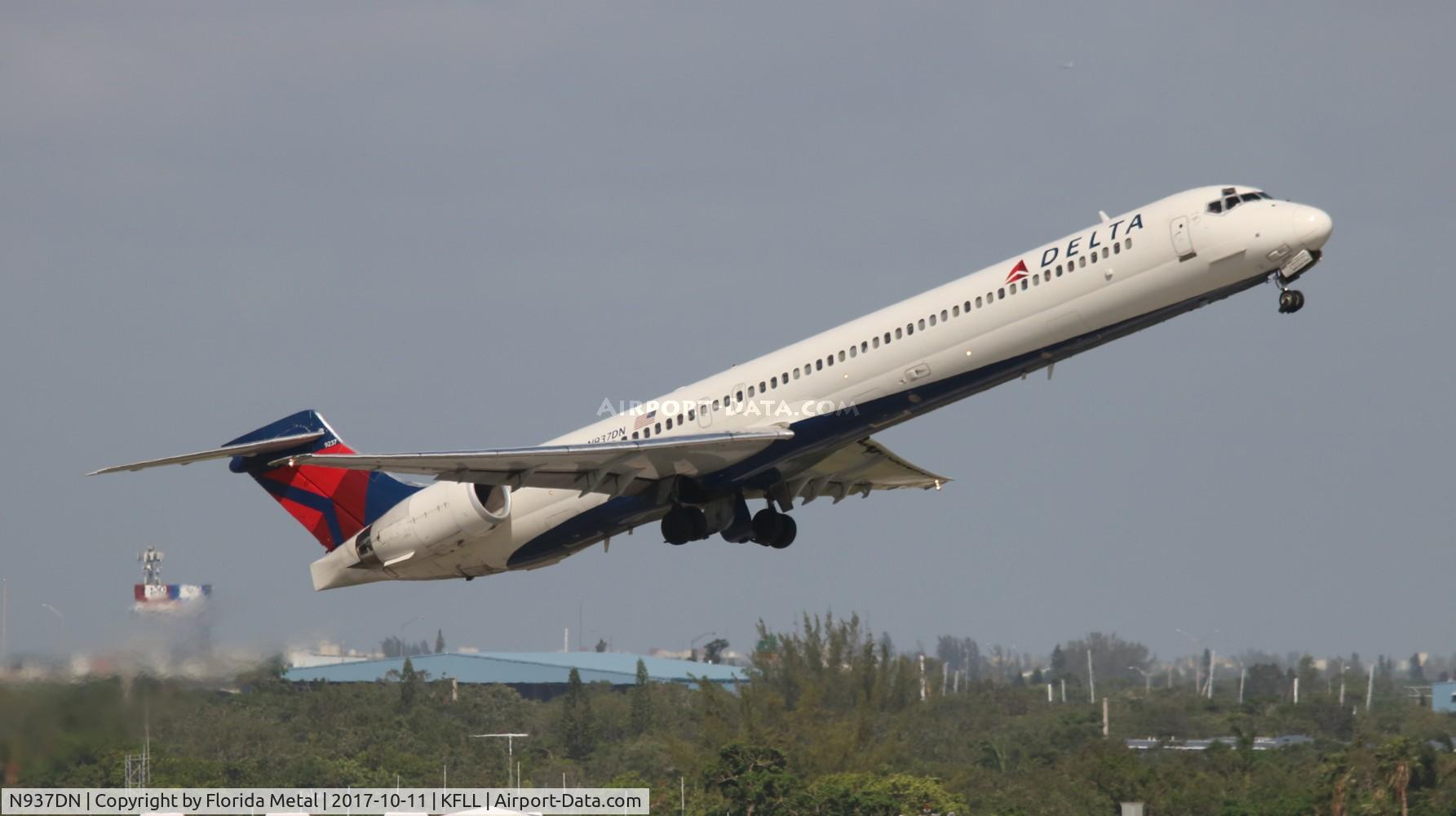 N937DN, McDonnell Douglas MD-90-30 C/N 53352, FLL spotting