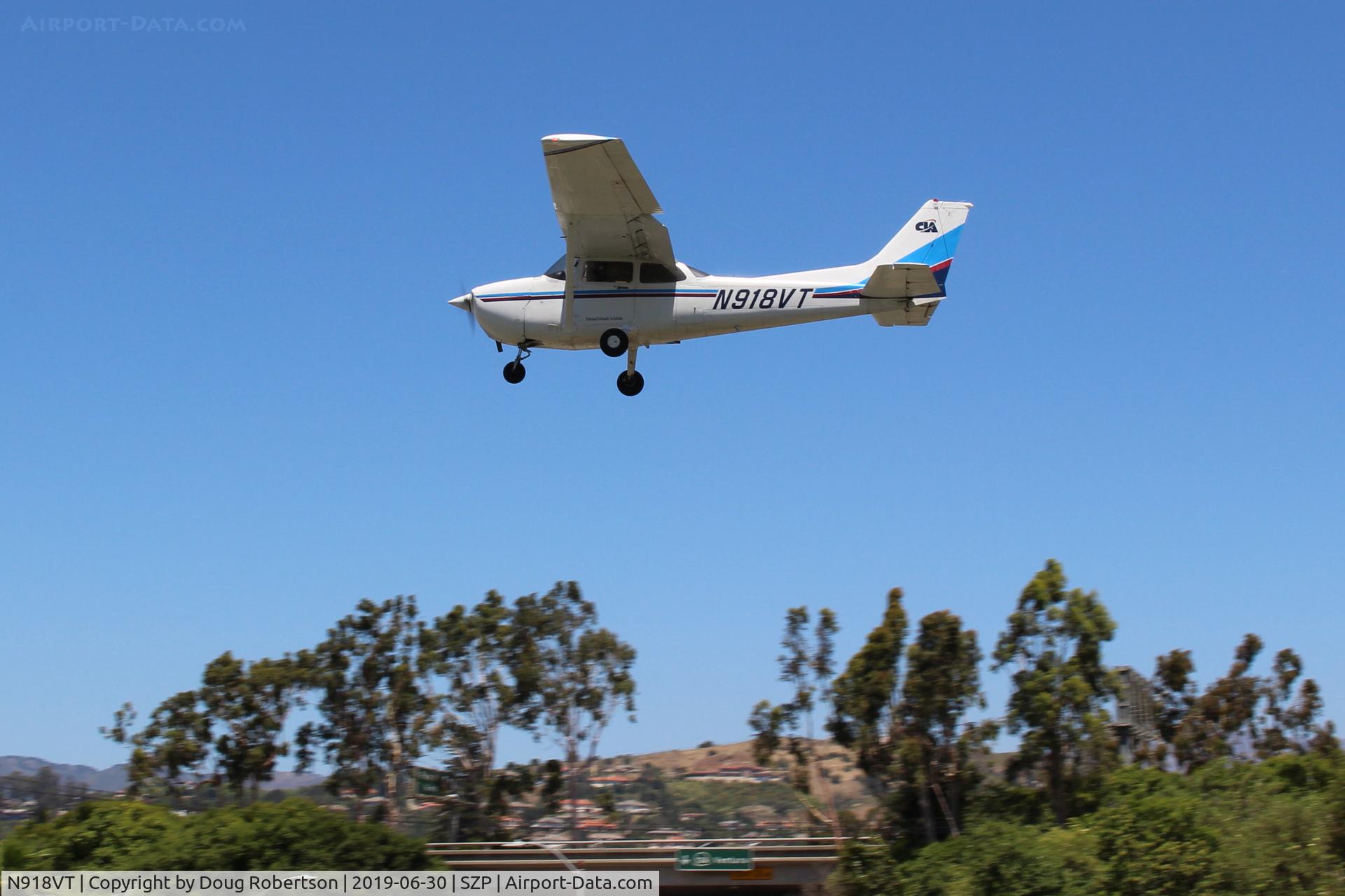 N918VT, Cessna 172P C/N 17275241, 1982 Cessna 172P SKYHAWK, Lycoming O-320-D2J 160 Hp, on final Rwy 22