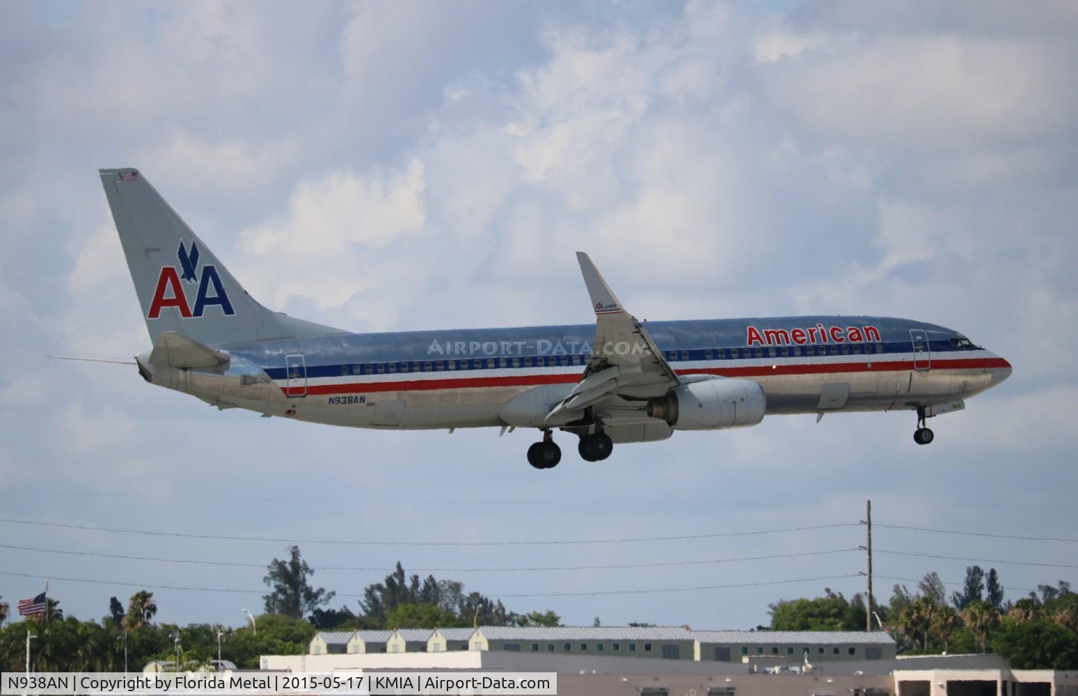 N938AN, 2000 Boeing 737-823 C/N 29533, MIA spotting
