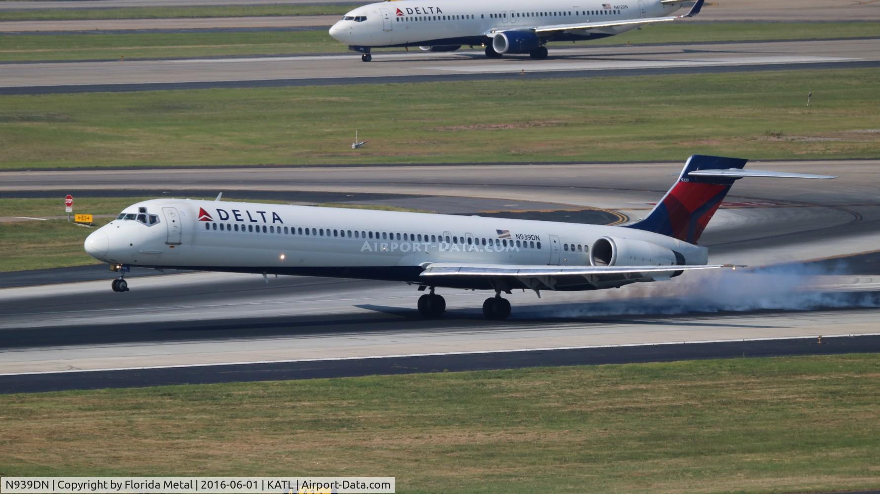 N939DN, 1996 McDonnell Douglas MD-90-30 C/N 53356, ATL spotting