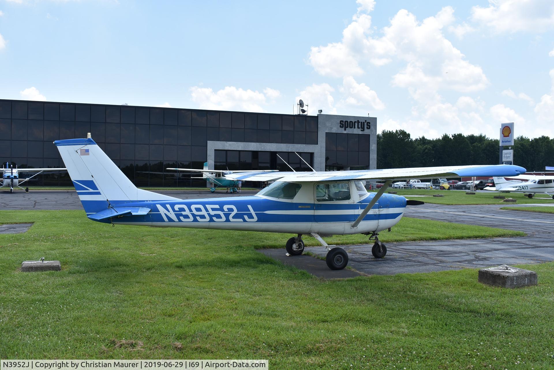 N3952J, 1966 Cessna 150G C/N 15065252, 52J came in for a hot dog