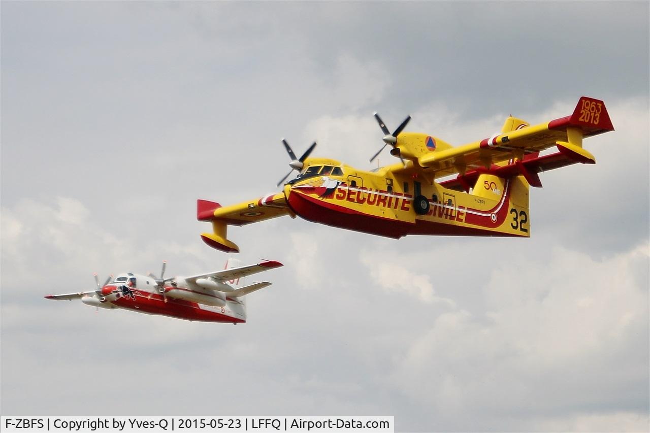 F-ZBFS, Canadair CL-215-6B11 CL-415 C/N 2001, Canadair CL-415, On display, La Ferté-Alais airfield (LFFQ) Air show 2015