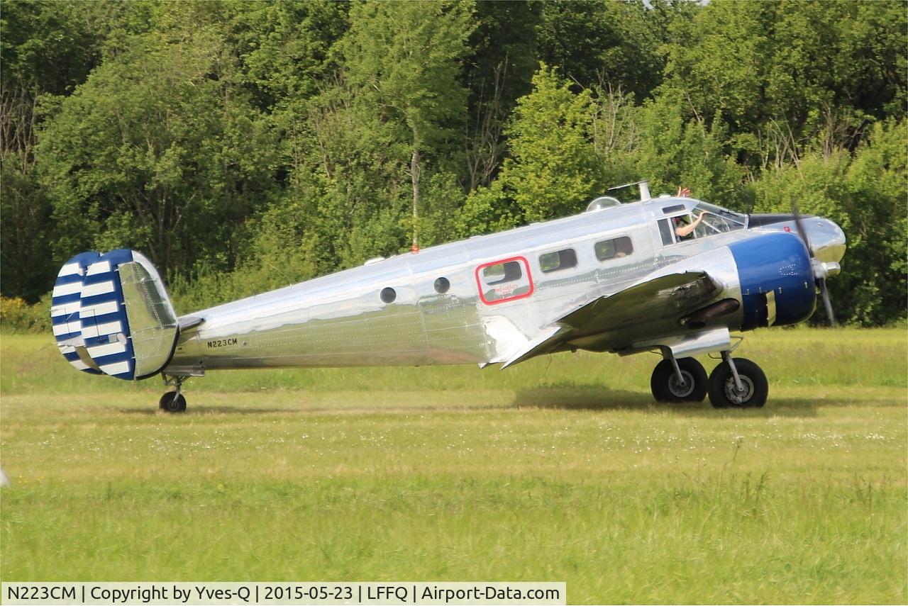 N223CM, 1952 Beech D18S C/N CA223, Beech D18S, Taxiing to parking area, La Ferté-Alais airfield (LFFQ) Airshow 2015