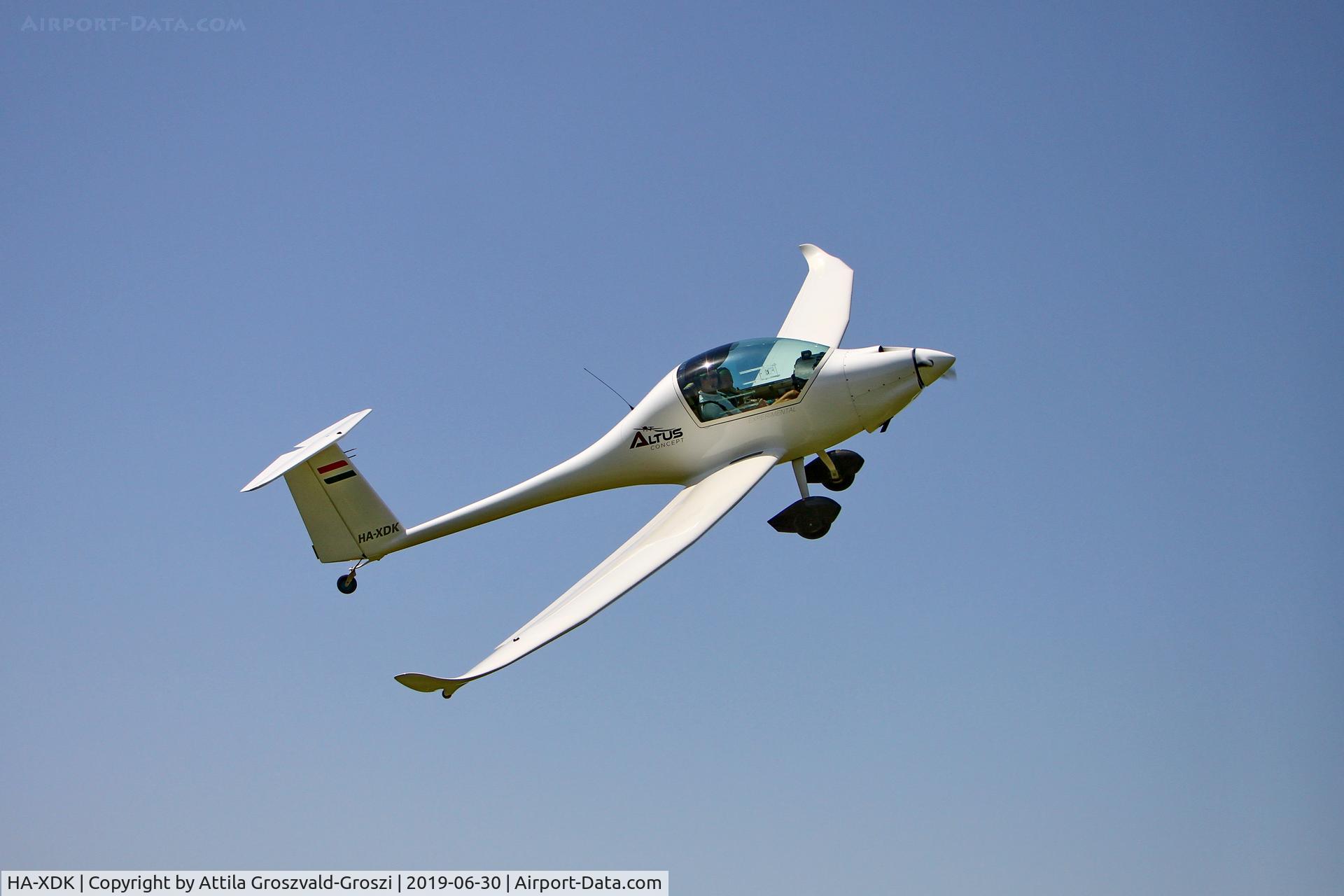 HA-XDK, 2017 Omikron-Dokk Altus C/N 001, Balatonfökajár Airfield, Hungary