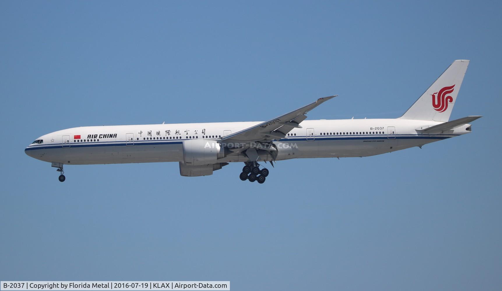 B-2037, 2013 Boeing 777-39L/ER C/N 38677, LAX Spotting