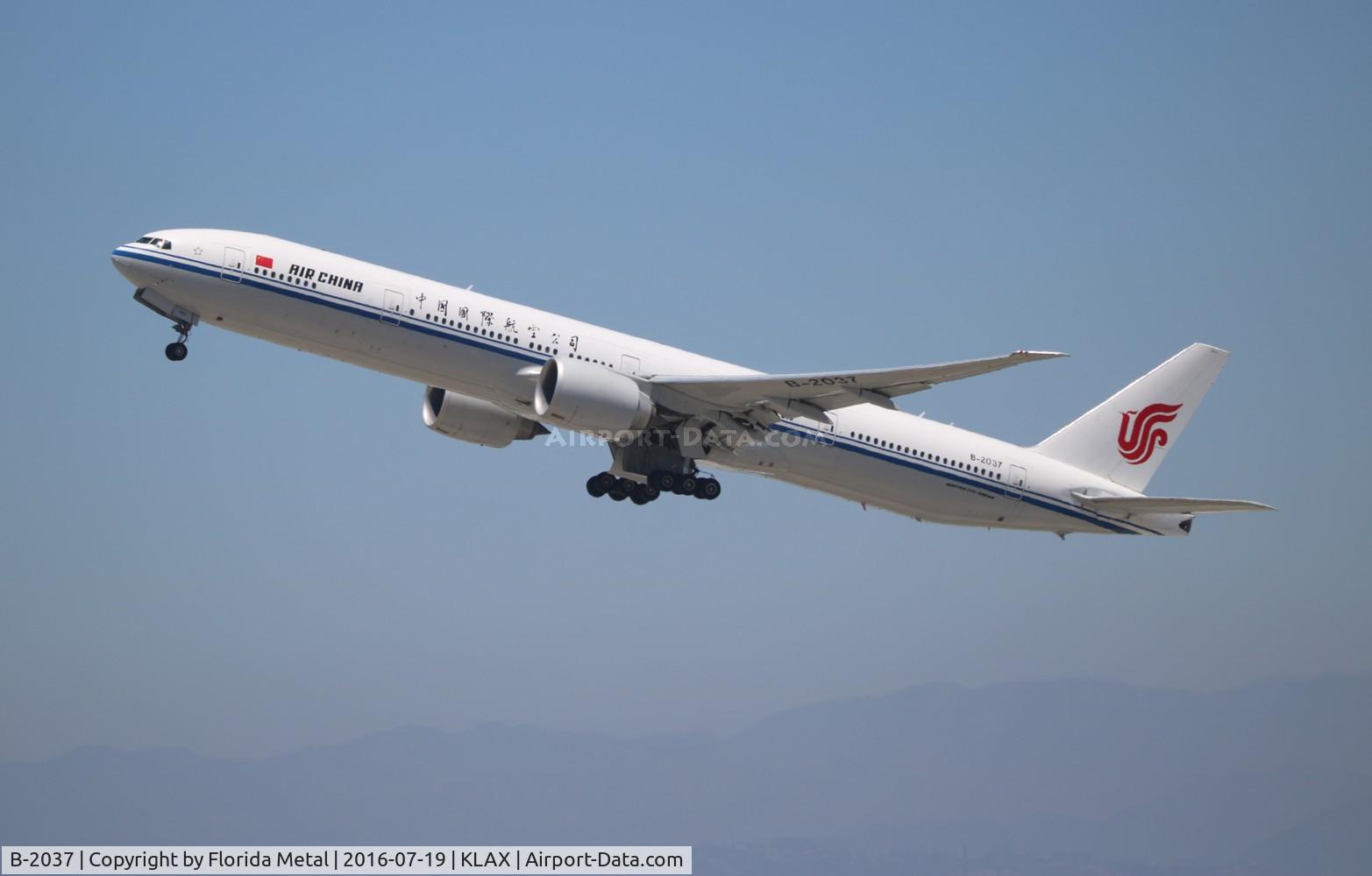 B-2037, 2013 Boeing 777-39L/ER C/N 38677, LAX spotting