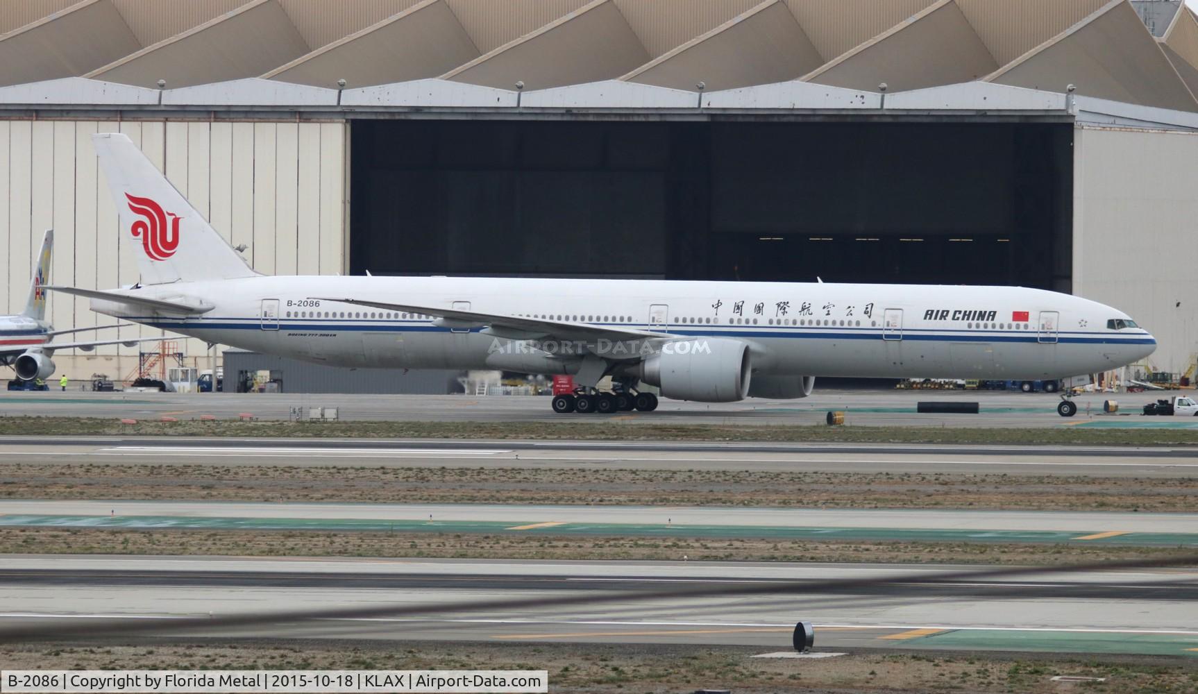 B-2086, 2011 Boeing 777-39L/ER C/N 38667, LAX spotting