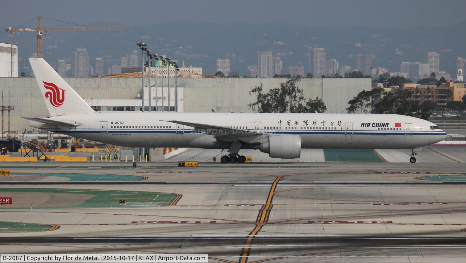 B-2087, 2011 Boeing 777-39L/ER C/N 38672, LAX spotting
