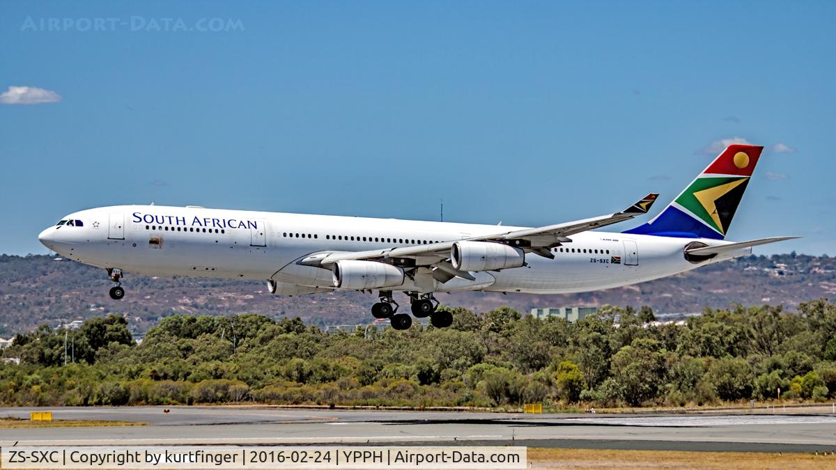 ZS-SXC, 2004 Airbus A340-313E C/N 590, Airbus A340-300. South African Airways ZS-SXC, final  R03 YPPH 24 Feb 2016.