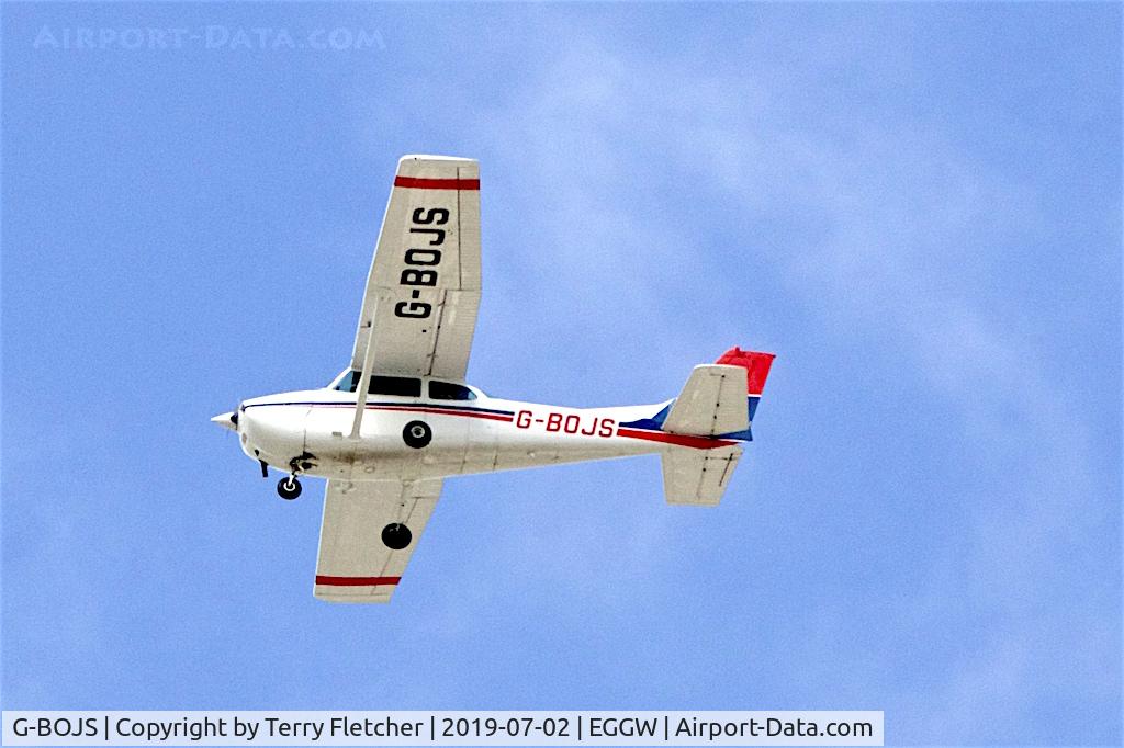 G-BOJS, 1981 Cessna 172P C/N 172-74582, Overflying Luton Airport