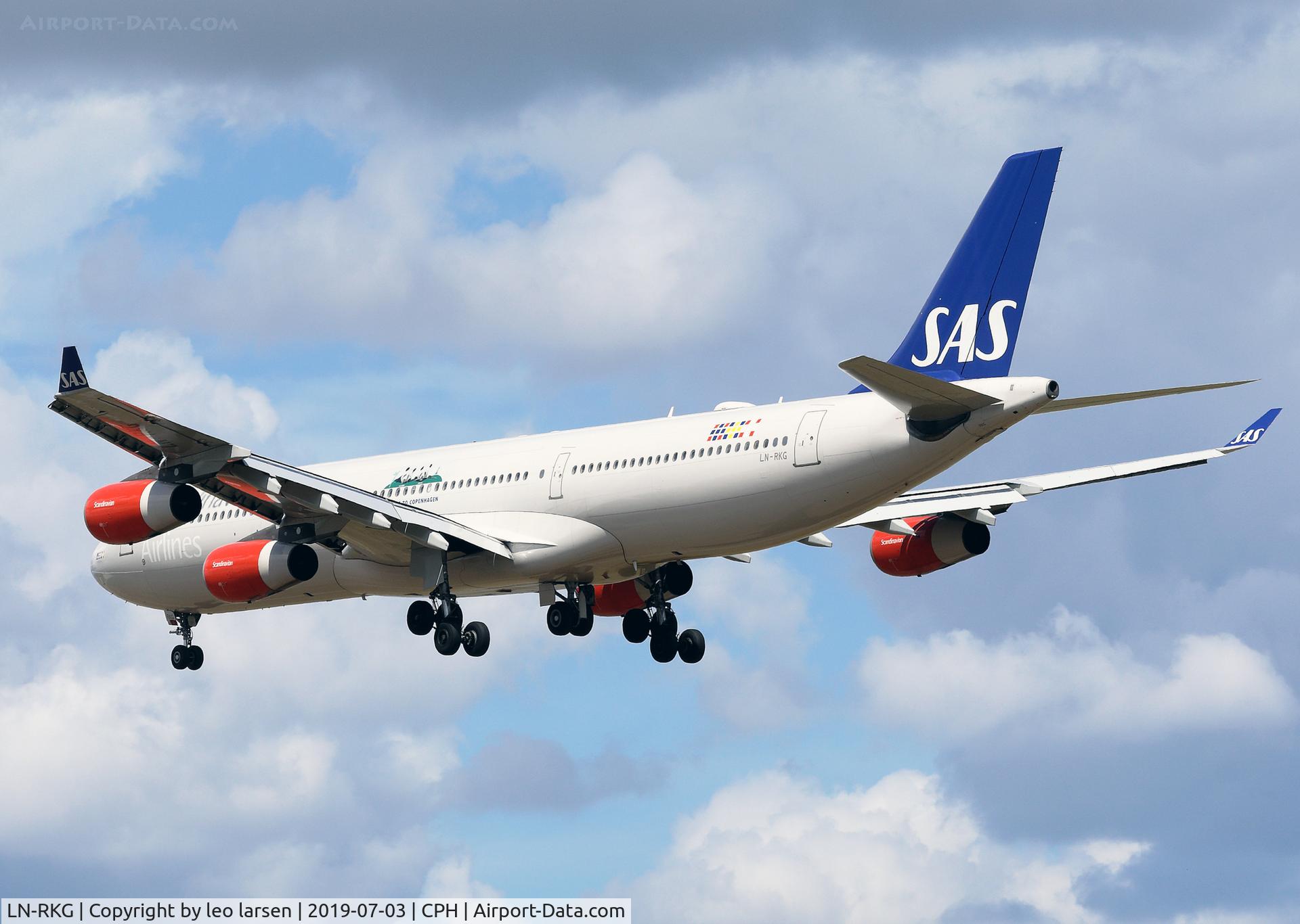LN-RKG, 2001 Airbus A340-313X C/N 424, Copenhagen 3.7.2019.with welcome to Copenhagen(2 Panda) from China.L/D R-30