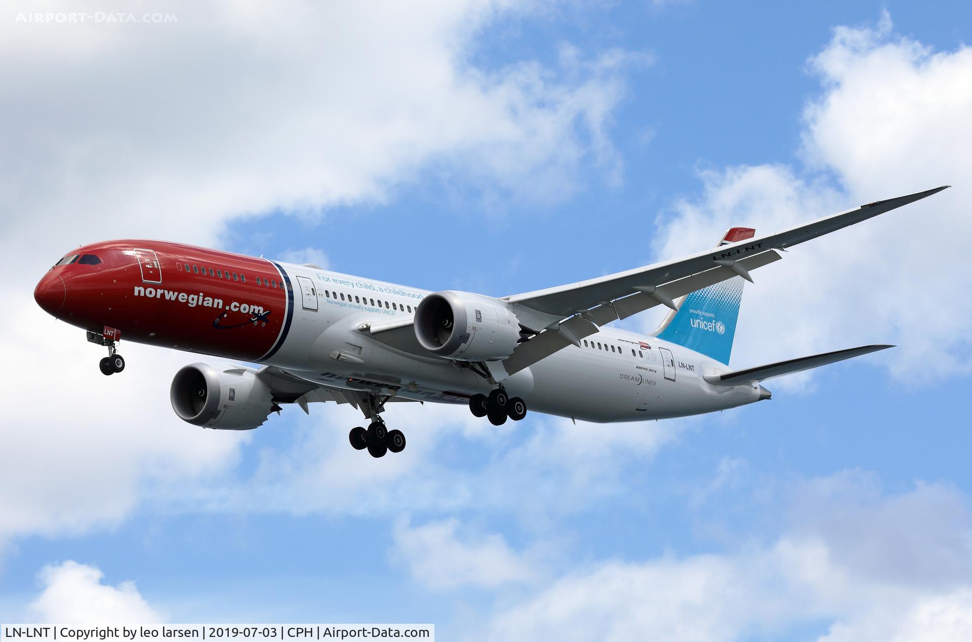LN-LNT, 2017 Boeing 787-916 Dreamliner C/N 38774, Copenhagen 3.7.2019 L/D R-30