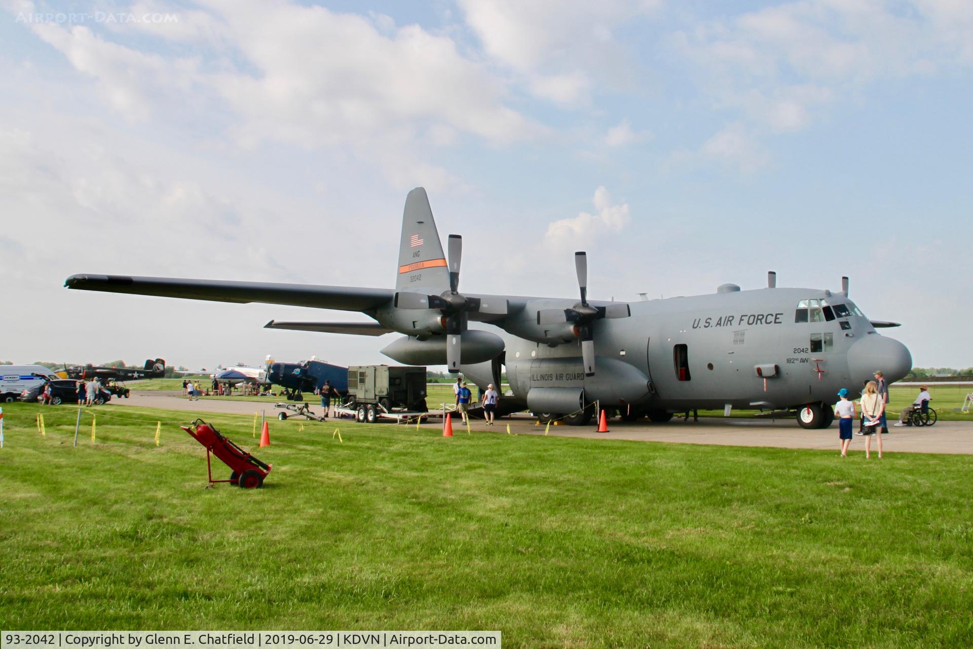93-2042, 1993 Lockheed C-130H Hercules C/N 382-5371, At the Quad Cities Air Show