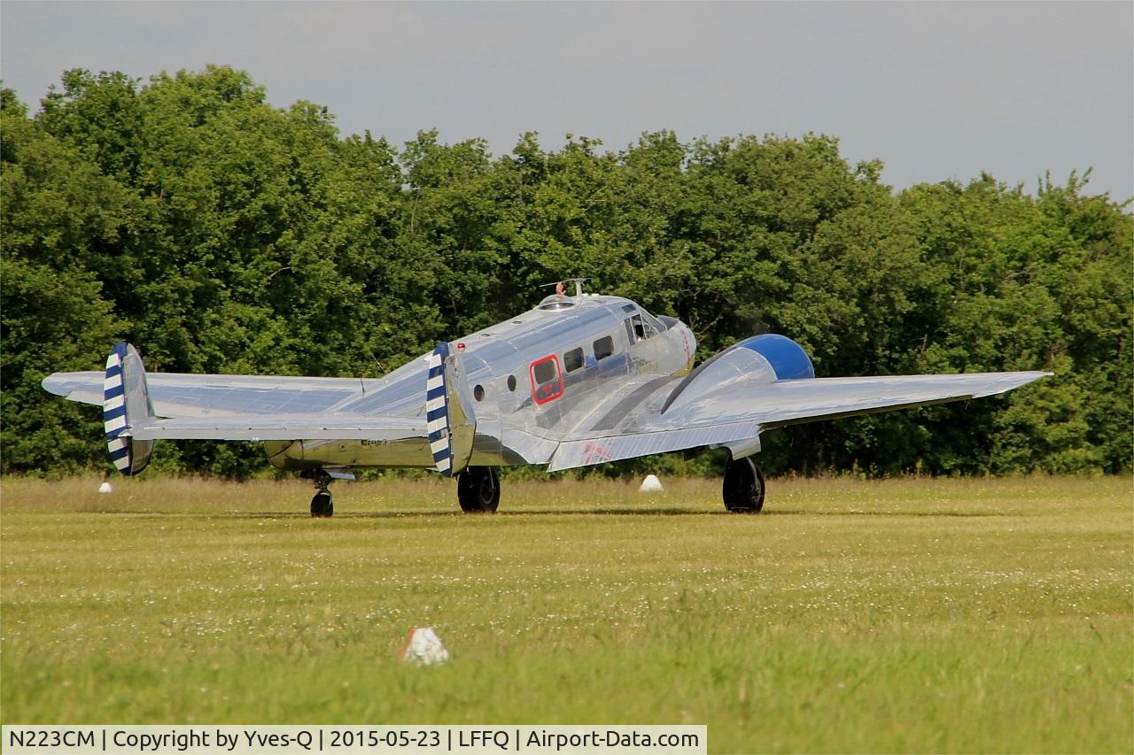 N223CM, 1952 Beech D18S C/N CA223, Beech D18S, Taxiing to parking area, La Ferté-Alais airfield (LFFQ) Airshow 2015