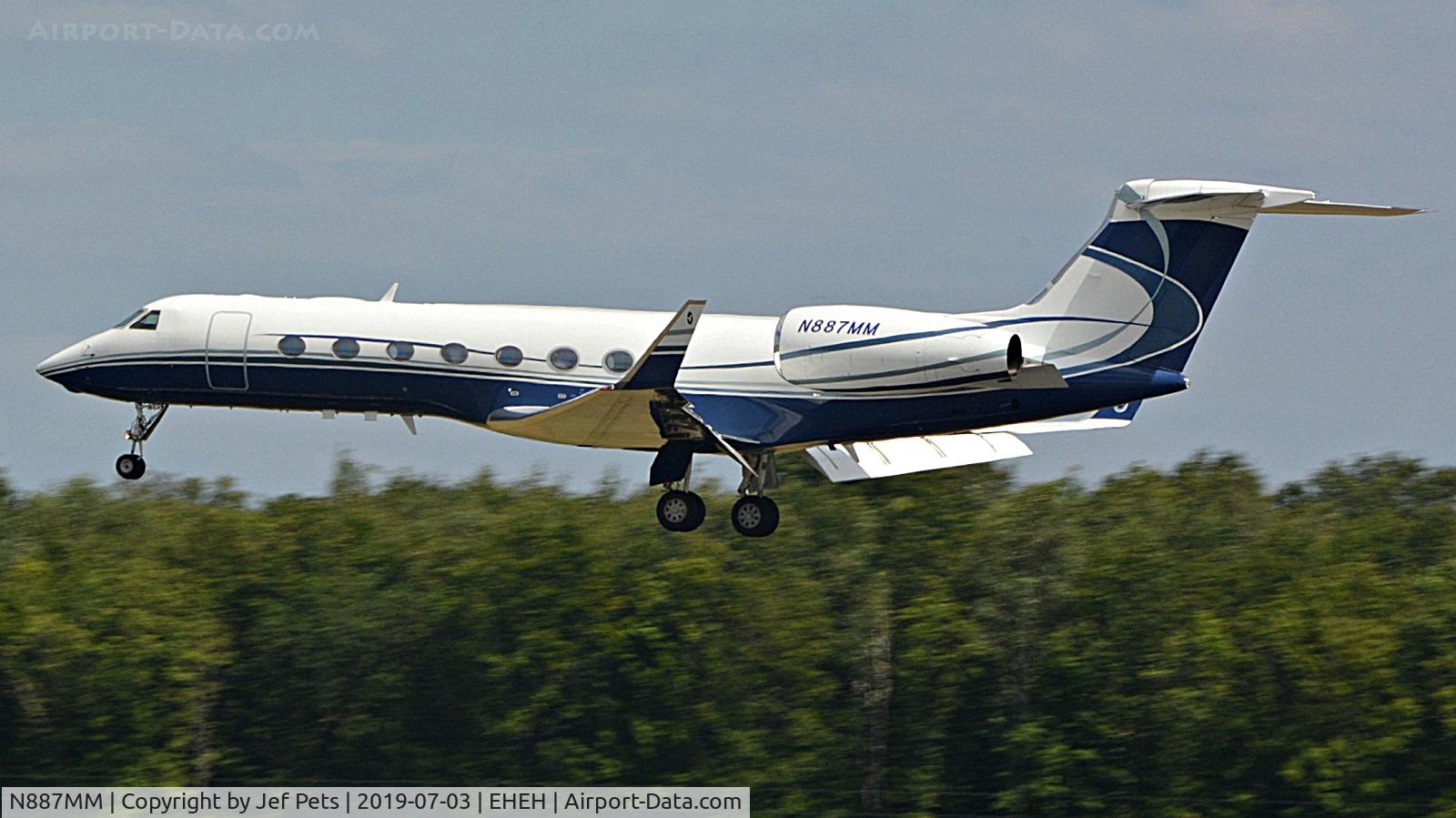 N887MM, 2011 Gulfstream Aerospace GV-SP (G550) C/N 5321, Landing at Eindhoven.