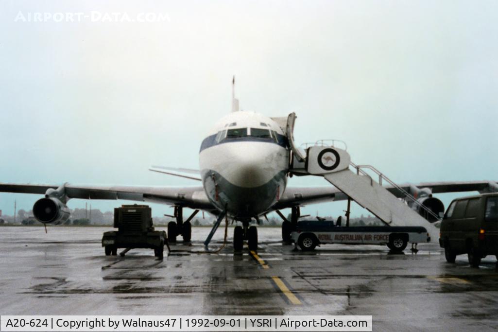 A20-624, 1968 Boeing 707-338C C/N 19624, RAAF B707-338C(KC) AAR Tanker A20-624 Cn 19624, operated by 33 Squadron, on a wet and foggy Richmond (home base) apron on 01Sep1992 before departure to Stansted UK - for the 1992 Farnborough Airshow.